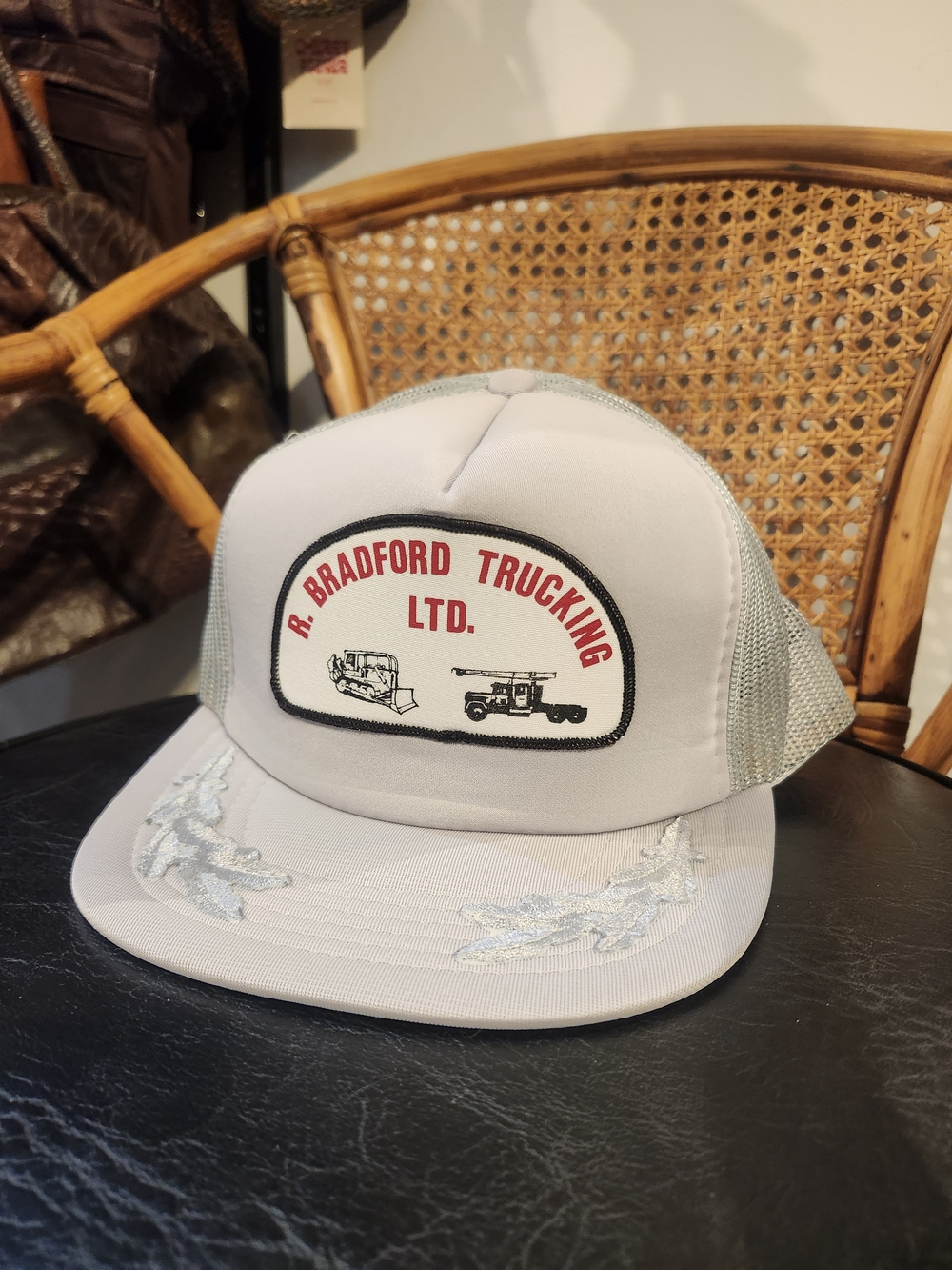 Mens Vintage 80s Grey Mesh Trucker Hat Embroidered